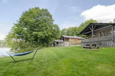 Mountain Lake Cottages Hotels in Burke