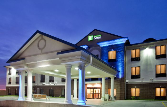 Holiday Inn Express & Suites Mcpherson by IHG