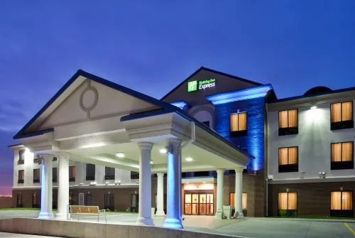 Holiday Inn Express & Suites Mcpherson by IHG