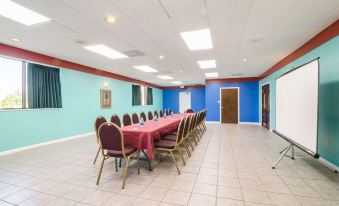 Rodeway Inn & Suites Greensboro Southeast