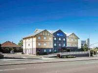 Imperial Motel Windsor Hotels near Brisbane Opal Museum