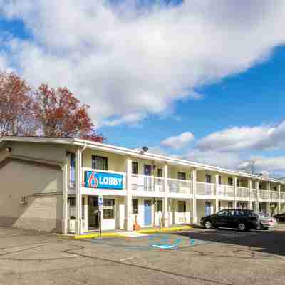 Motel 6 New Brunswick, NJ Hotel Exterior