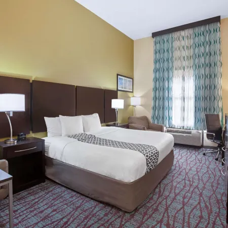 La Quinta Inn & Suites by Wyndham Pasadena North