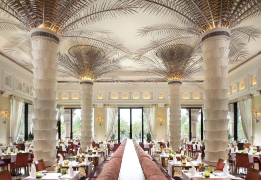 마디낫 주메이라의 전통 수로와 주메이라 알 카스르