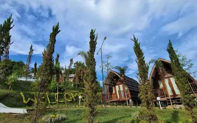 Miracle Signature Hills Hotels near Tangkuban perahu (kawah)