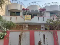 Hotel King's Inn Hotels near Tomb Khawaja Awais Khagga