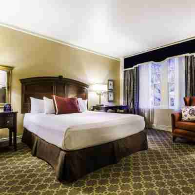 The Hotel Roanoke & Conference Center, Curio Collection by Hilton Rooms