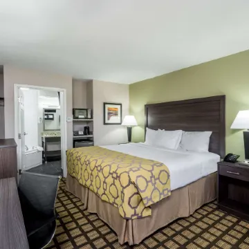 Baymont by Wyndham Clarksville