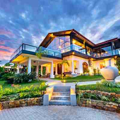 Fox Kandy Hotel Exterior