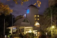 Novotel Cairns Oasis Resort