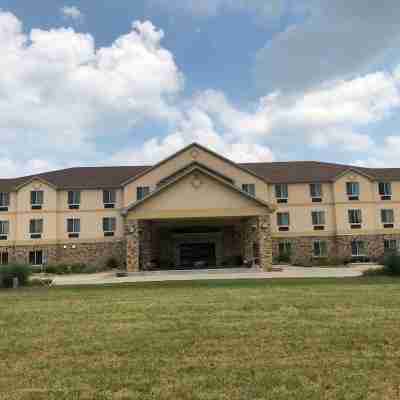 Countryview Inn & Suites Hotel Exterior