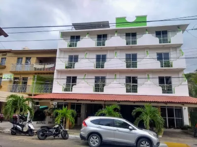 Hotel Arenas del Pacifico Отели в г. Крусесита