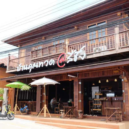 Baan Kun Tuad Ko Si Chang Отели рядом с достопримечательностью «Ко Си Чанг»