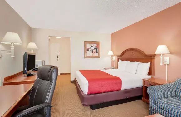 普羅沃華美達酒店