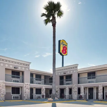 Super 8 by Wyndham McAllen/Downtown/La Plaza Mall