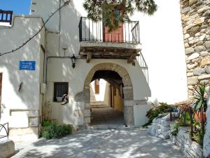 Grandma's Elegant Apartment in Naxos Town