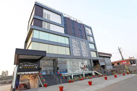 Hotel G20 Inn - Kota Отели рядом с достопримечательностью «Jagmandir Palace»