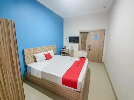 RedDoorz Near Jalan Kolonel Haji Burlian Palembang Отели в г. Karya Baru