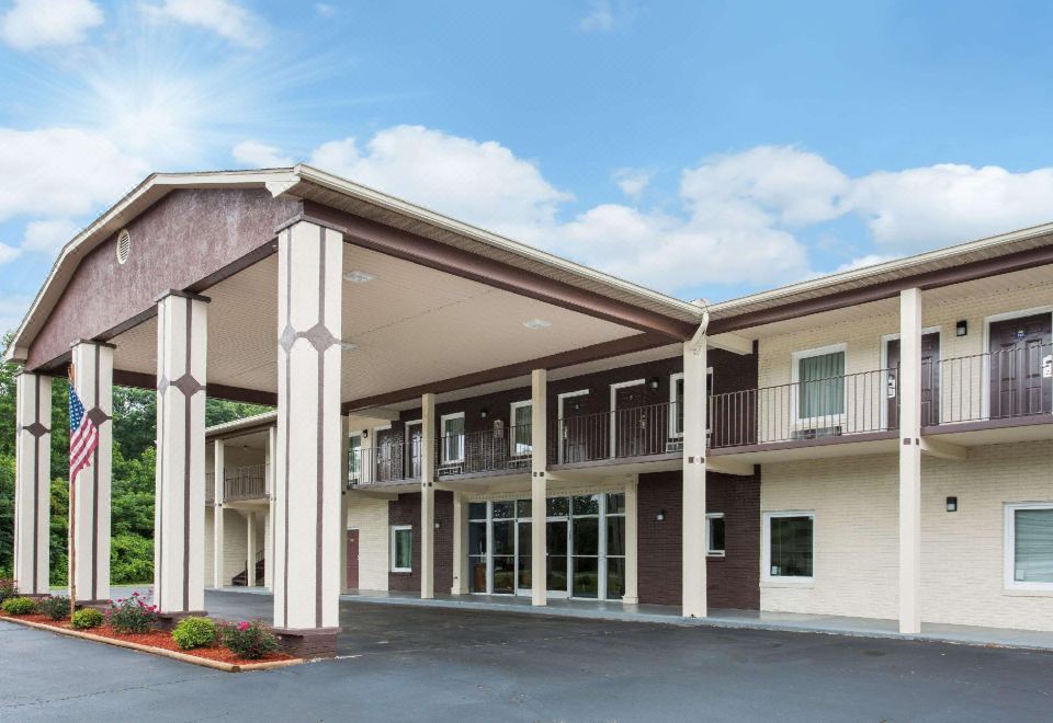 Econo Lodge Forest City, Forest City - 2025 Updated Prices, Deals
