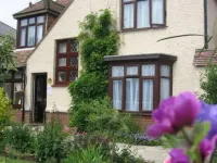 Railway Cottage Hotel dekat Durlston Castle