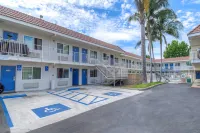 Motel 6 Costa Mesa, CA Hotel a Fountain Valley