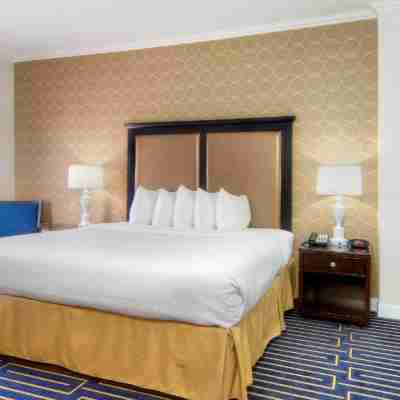 Best Western Plus Palm Court Hotel Rooms