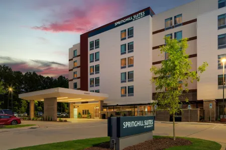 SpringHill Suites Raleigh Apex Отели рядом с достопримечательностью «Парк Апекс Коммьюнити»