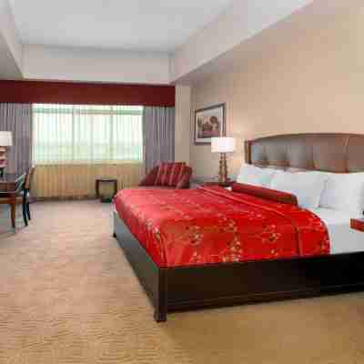 Embassy Suites by Hilton Omaha la Vista Hotel & Conference Center Rooms