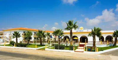 Cosmelenia Hotel Apartments Отели рядом с достопримечательностью «Аквапарк "УотерУорлд"»