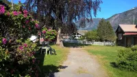 Dalsøren Camping og Hytter Hotels in Solvorn