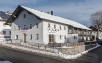 Gasthaus - Hotel Fuchs Отели в г. Вальдхойзервальд