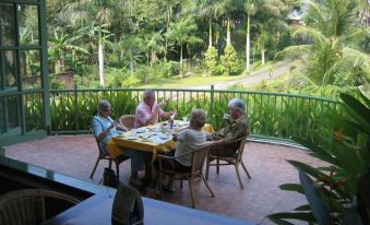 Hotel Deli River and Restaurant Omlandia