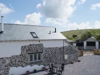 Bowbeer Barn Hotel dekat Castle Drogo