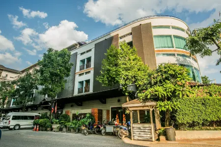 Seasons Riverside Hotel