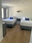 The ShoreHouse - Motels