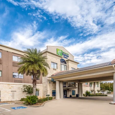 Holiday Inn Express & Suites Beaumont NW Parkdale Mall by IHG