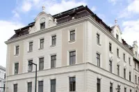 Vias Appartements Und Ferienwohnungen Hotel dekat Dicker Turm (Frauenturm)