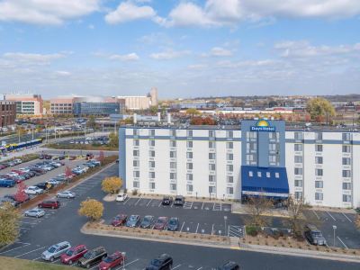 Days Hotel by Wyndham University Ave SE