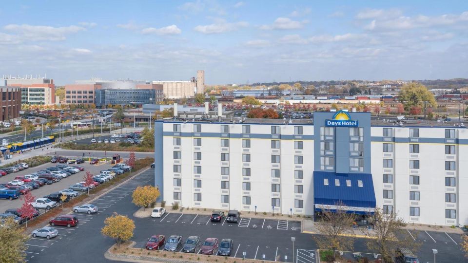 Days Hotel by Wyndham University Ave SE
