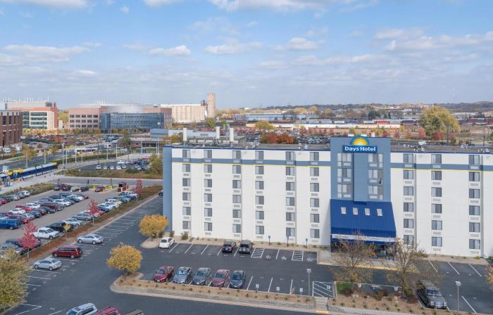 Days Hotel by Wyndham University Ave SE