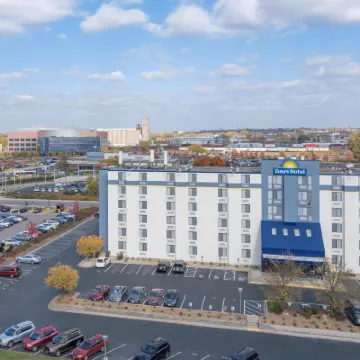 Days Hotel by Wyndham University Ave SE Hotels near St. Anthony Falls
