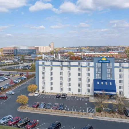 Days Hotel by Wyndham University Ave SE