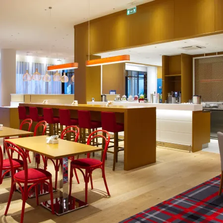 Отель Hampton by Hilton Saint Petersburg ExpoForum Отели рядом с достопримечательностью «Александровский дворец»