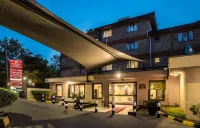 Brickwood Apartments Hotels near Mountain View Mall