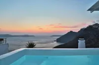 Trieris Villa & Suites - Merinäköala