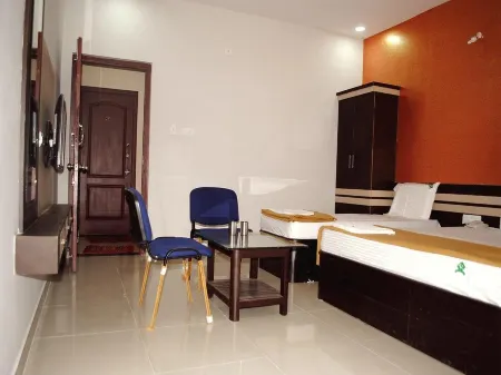 SSR Hotel Отели рядом с достопримечательностью «Sri Mukeshwara Swamy Temple, Sri Kalahasti»