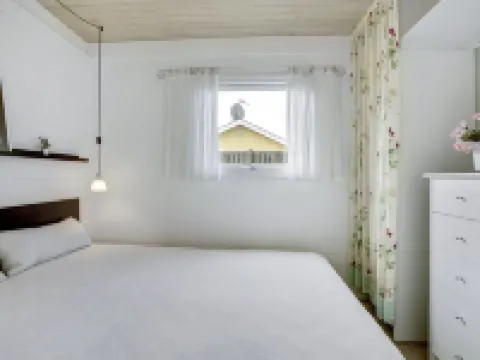 "Alvina" - 25m from the Sea