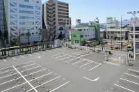 Racine Shinmaebashi - parking