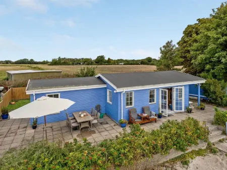 "Tana" - 5m from the Sea Отели в г. Skarup Fyn