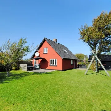 "Indi" - 400m from the Sea